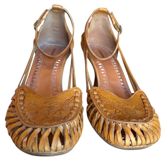 Bronx "Pilar" Huarache Inspired Tooled Leather Ankle Strap Mid-Heels size 7.5 - Picture 4 of 15